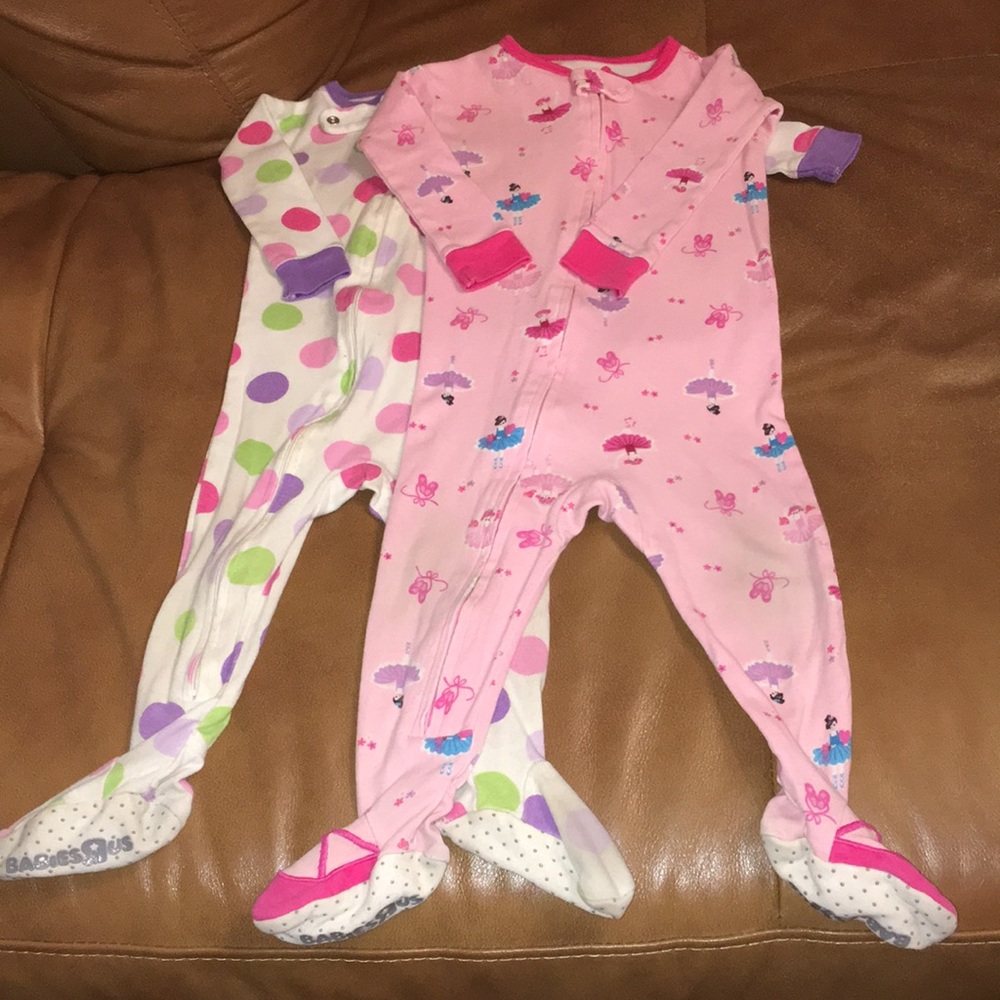 Bundle of 2 Babies R Us bodysuits footies 100% cotton size 12 m